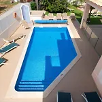 Villa Ruana - 5 Bedrooms On Suite- Free Out Door Hot Jacuzzi - By Bedzy