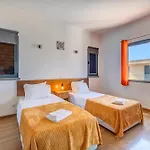 Ruana - 5 Bedrooms On Suite- Free Out Door Hot Jacuzzi - By Bedzy Villa *