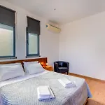Villa Ruana - 5 Bedrooms On Suite- Free Out Door Hot Jacuzzi - By Bedzy
