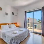 Ruana - 5 Bedrooms On Suite- Free Out Door Hot Jacuzzi - By Bedzy *