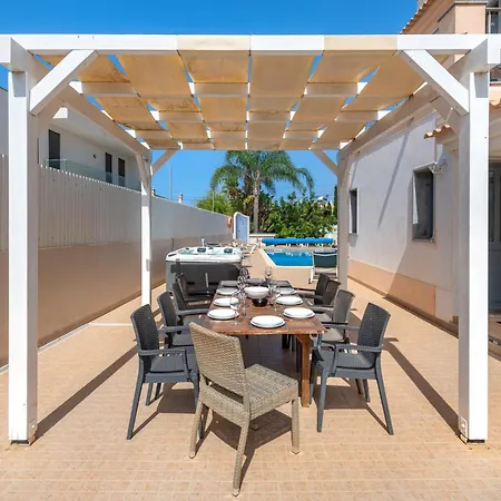 Ruana - 5 Bedrooms On Suite- Free Out Door Hot Jacuzzi - By Bedzy 빌라