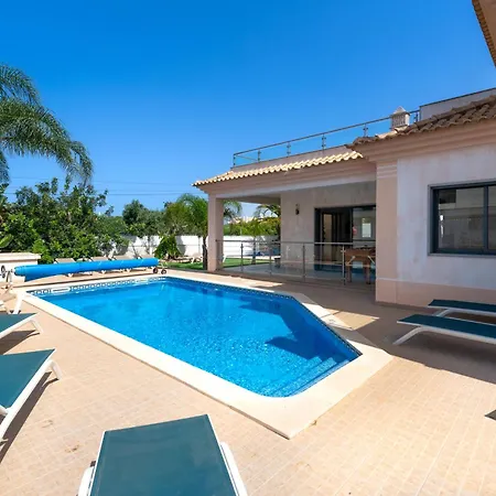 Ruana - 5 Bedrooms On Suite- Free Out Door Hot Jacuzzi - By Bedzy *