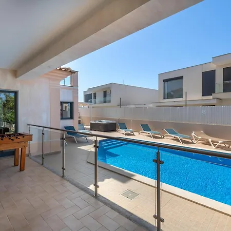 Villa Ruana - 5 Bedrooms On Suite- Free Out Door Hot Jacuzzi - By Bedzy