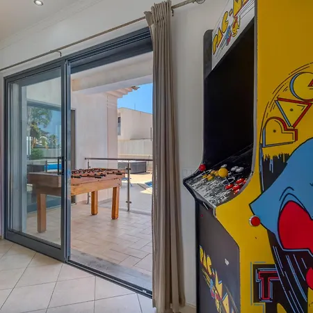 빌라 Ruana - 5 Bedrooms On Suite- Free Out Door Hot Jacuzzi - By Bedzy *