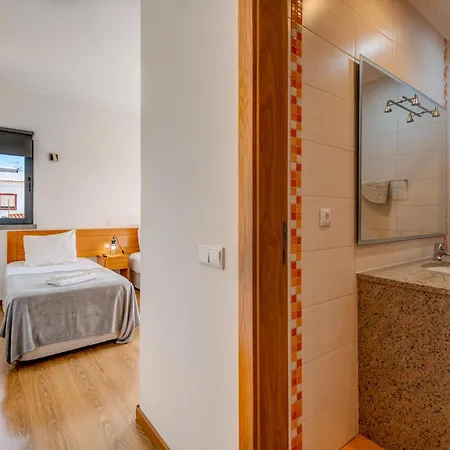 Ruana - 5 Bedrooms On Suite- Free Out Door Hot Jacuzzi - By Bedzy *