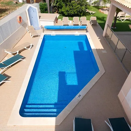 Villa Ruana - 5 Bedrooms On Suite- Free Out Door Hot Jacuzzi - By Bedzy