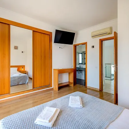 빌라 Ruana - 5 Bedrooms On Suite- Free Out Door Hot Jacuzzi - By Bedzy *