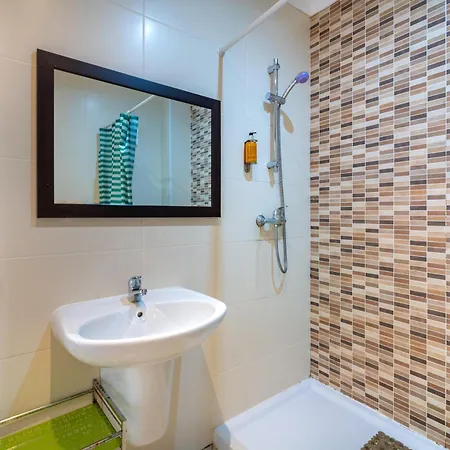 Ruana - 5 Bedrooms On Suite- Free Out Door Hot Jacuzzi - By Bedzy 알부페이라