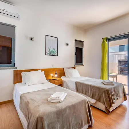 Ruana - 5 Bedrooms On Suite- Free Out Door Hot Jacuzzi - By Bedzy 빌라 *