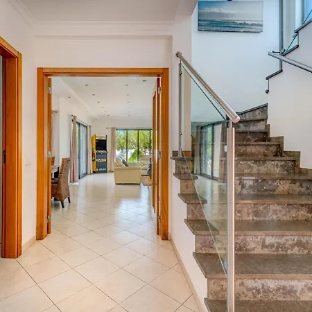 빌라 Ruana - 5 Bedrooms On Suite- Free Out Door Hot Jacuzzi - By Bedzy