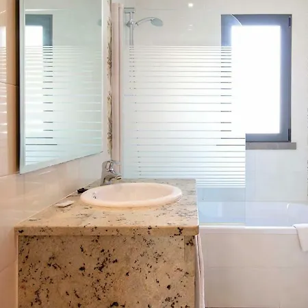 ヴィラ Ruana - 5 Bedrooms On Suite- Free Out Door Hot Jacuzzi - By Bedzy