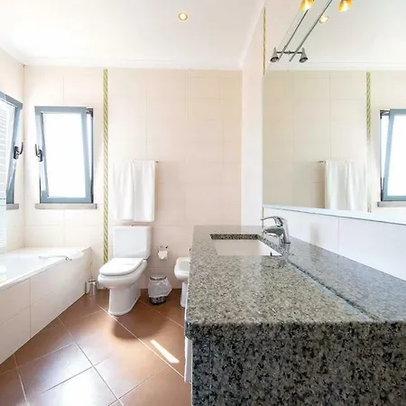 ヴィラ Ruana - 5 Bedrooms On Suite- Free Out Door Hot Jacuzzi - By Bedzy