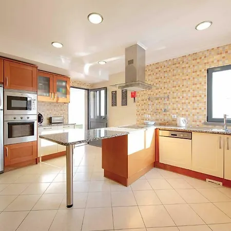 Ruana - 5 Bedrooms On Suite- Free Out Door Hot Jacuzzi - By Bedzy アルブフェイラ