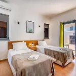 Ruana - 5 Bedrooms On Suite- Free Out Door Hot Jacuzzi - By Bedzy Villa *