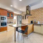 Ruana - 5 Bedrooms On Suite- Free Out Door Hot Jacuzzi - By Bedzy Villa