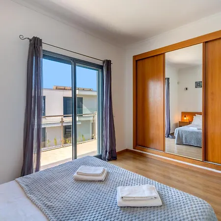 Ruana - 5 Bedrooms On Suite- Free Out Door Hot Jacuzzi - By Bedzy Villa *