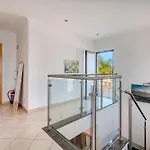 Ruana - 5 Bedrooms On Suite- Free Out Door Hot Jacuzzi - By Bedzy Villa