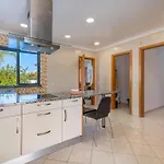 Ruana - 5 Bedrooms On Suite- Free Out Door Hot Jacuzzi - By Bedzy