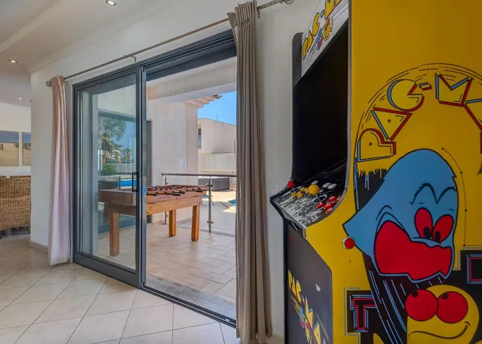 别墅 Ruana - 5 Bedrooms On Suite- Free Out Door Hot Jacuzzi - By Bedzy *